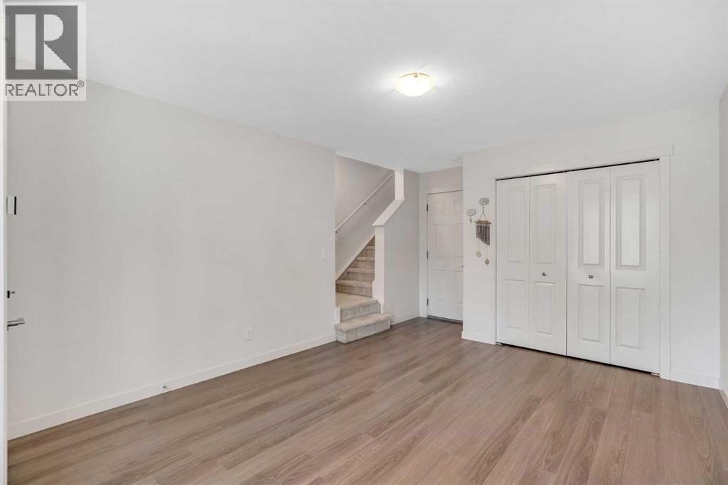 Row / Townhouse for Sale in 958 Sherwood Boulevard NW|Calgary, Alberta T3R0V3 4