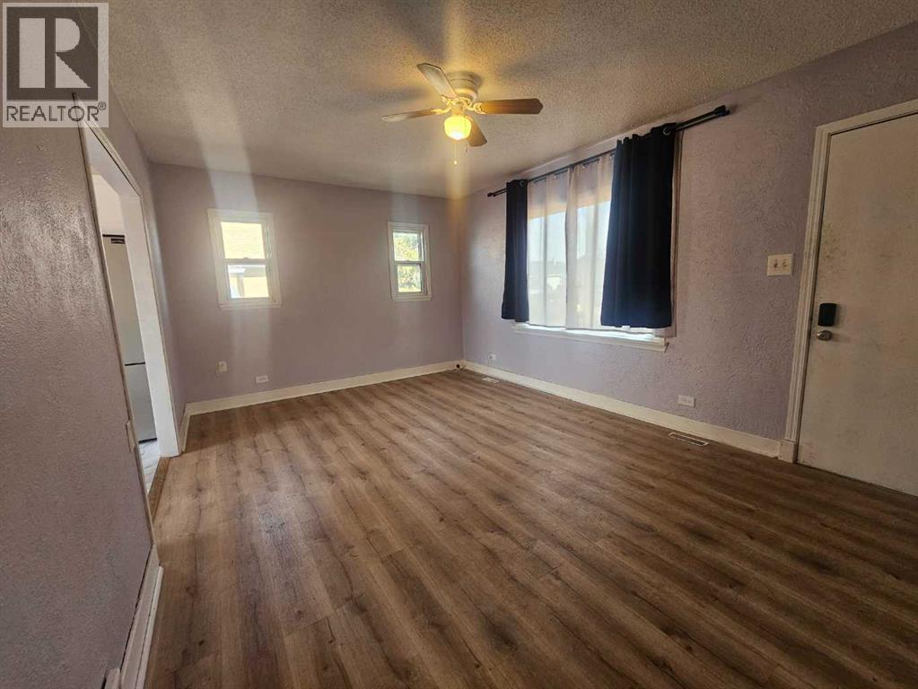 House for Sale in 7639 Ogden Road SE|Calgary, Alberta T2C1C2 3