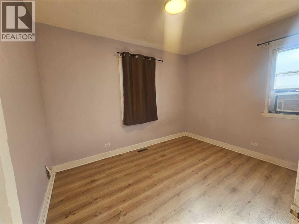 House for Sale in 7639 Ogden Road SE|Calgary, Alberta T2C1C2 4