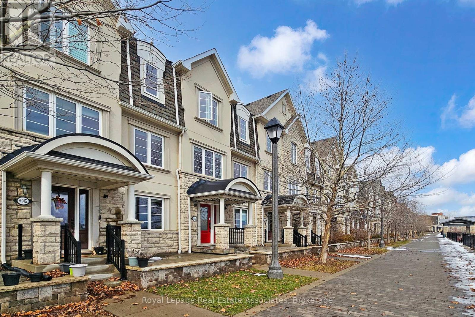 Row / Townhouse for Sale in 27 - 3002 PRESERVE DRIVE|Oakville (GO Glenorchy), Ontario L6M0V5