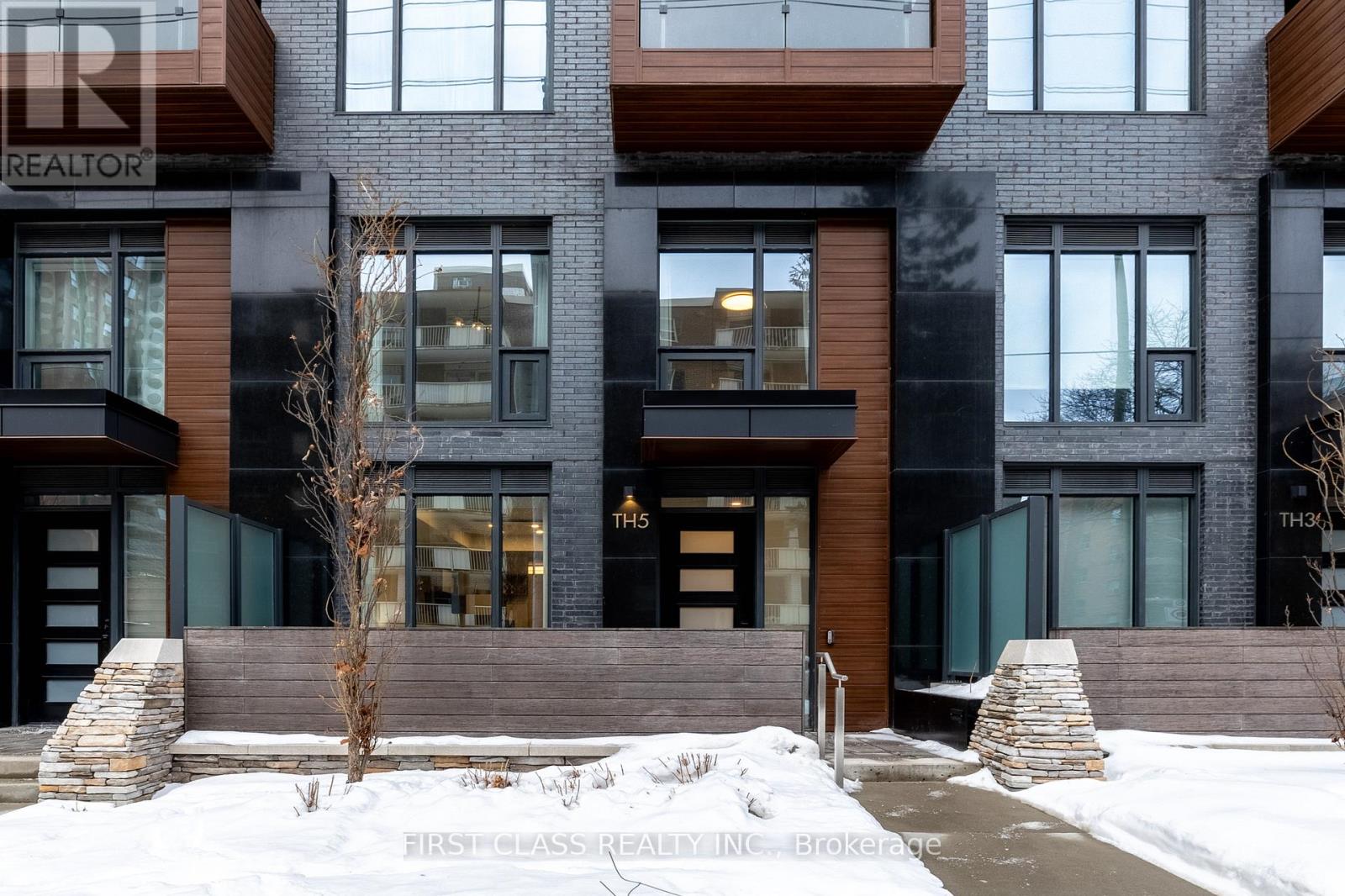 Row / Townhouse for Sale in TH05 - 21 PARK STREET E|Mississauga (Port Credit), Ontario L5G0C2