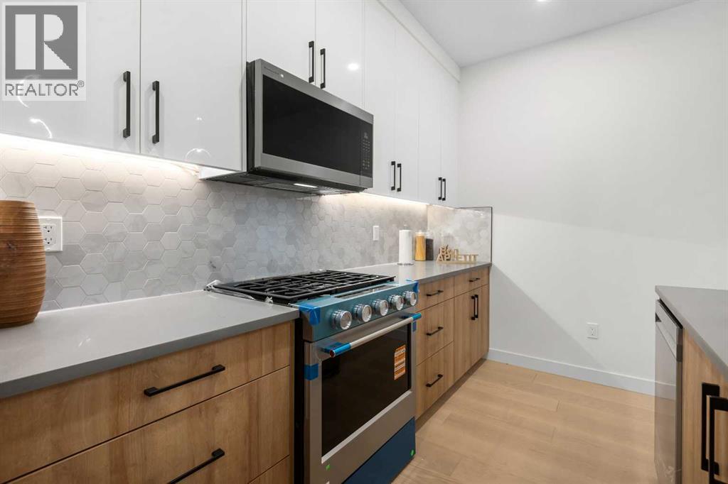 Row / Townhouse for Sale in 1, 3719 14A Street SW|Calgary, Alberta T2T3Y1 5