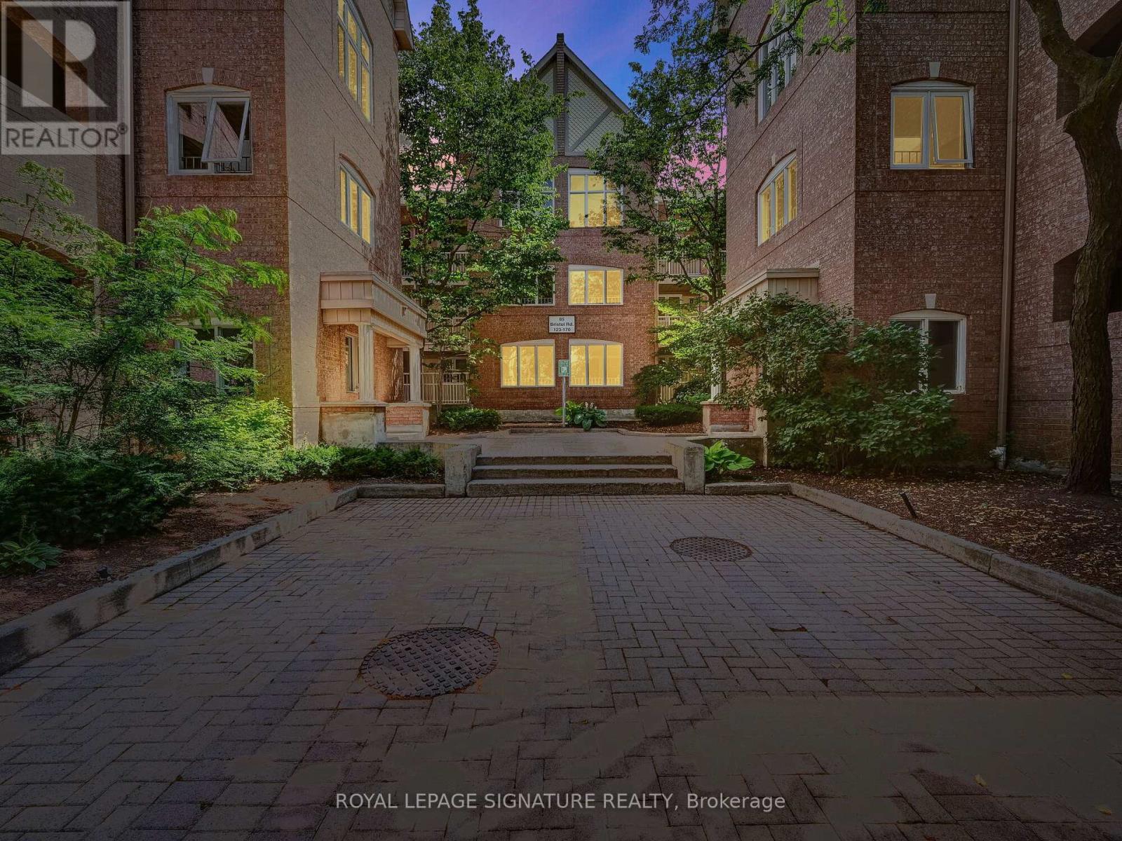 Row / Townhouse for Sale in 124 - 85 BRISTOL ROAD E|Mississauga (Hurontario), Ontario L4Z3P3