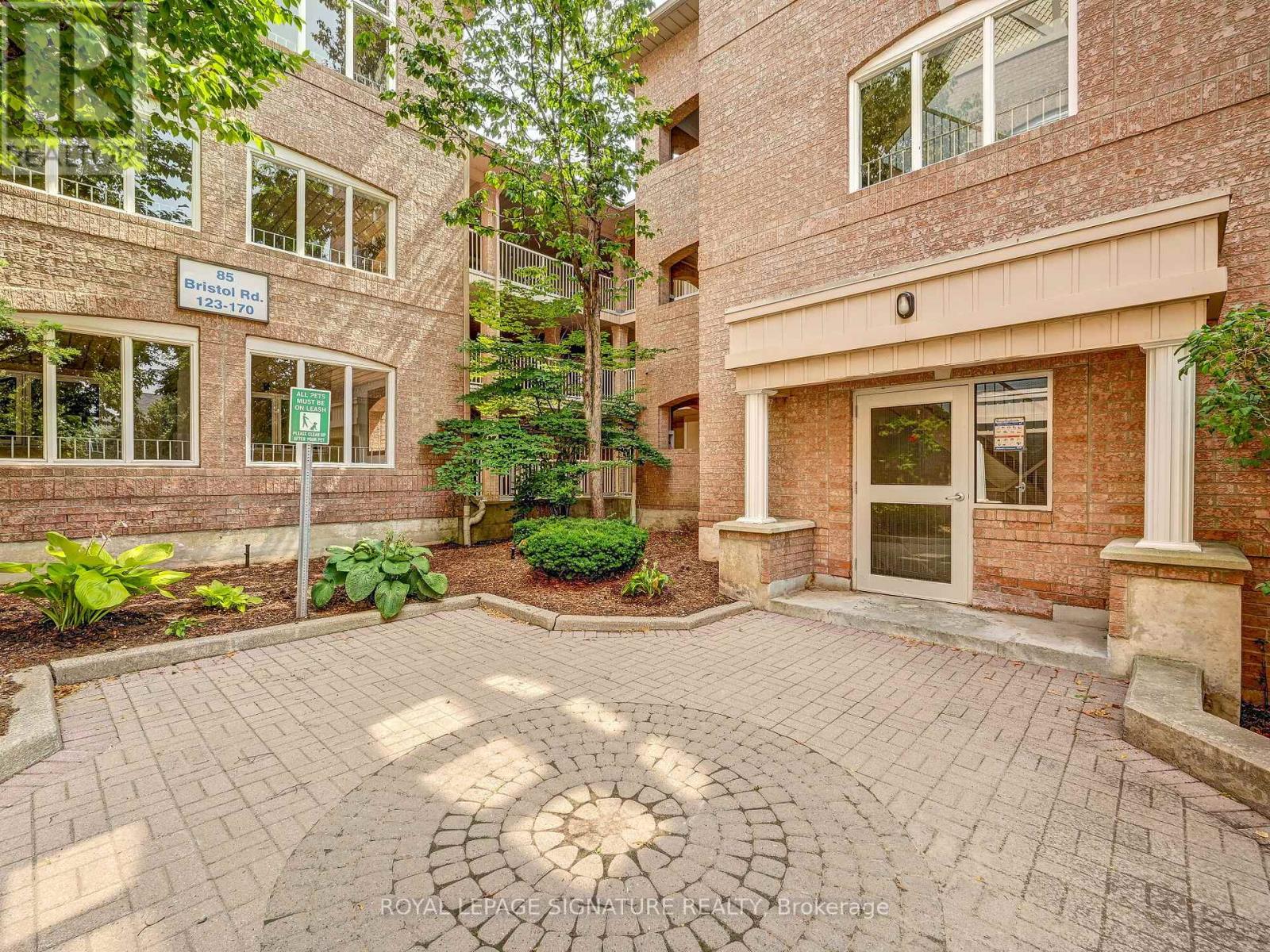 Row / Townhouse for Sale in 124 - 85 BRISTOL ROAD E|Mississauga (Hurontario), Ontario L4Z3P3 2