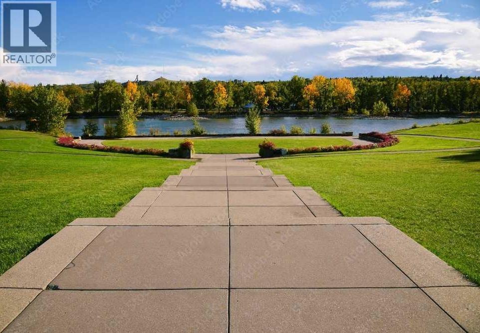 Duplex for Sale in 6428 33 Avenue NW|Calgary, Alberta T3B1L1 3