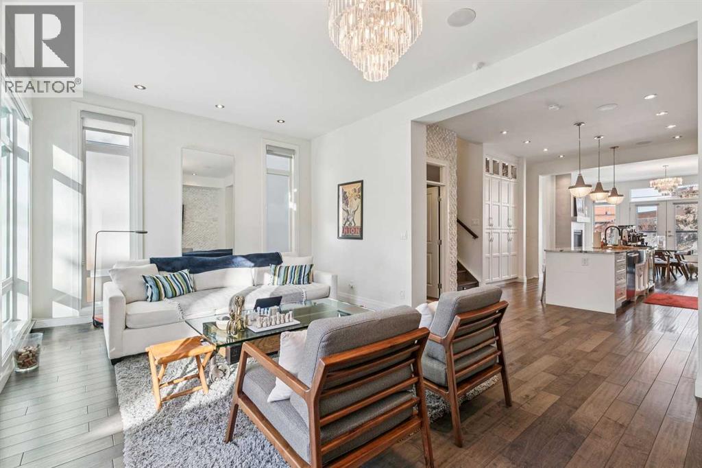 Duplex for Sale in 2109 20 Avenue SW|Calgary, Alberta T2T0M3 4