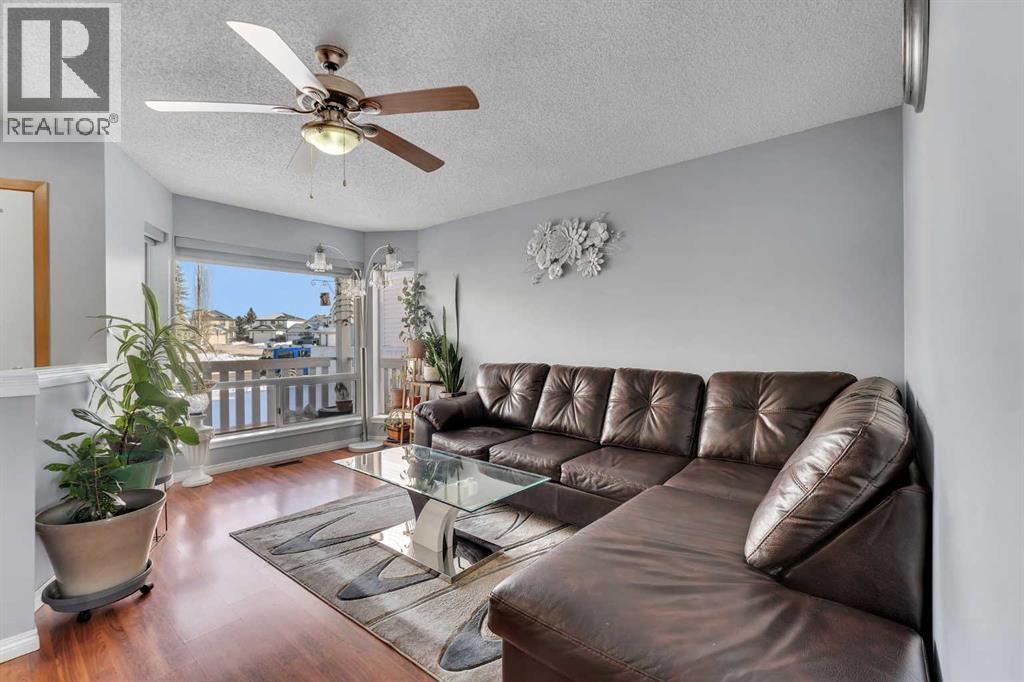 House for Sale in 3790 Catalina Boulevard NE|Calgary, Alberta T1Y6Y2 5