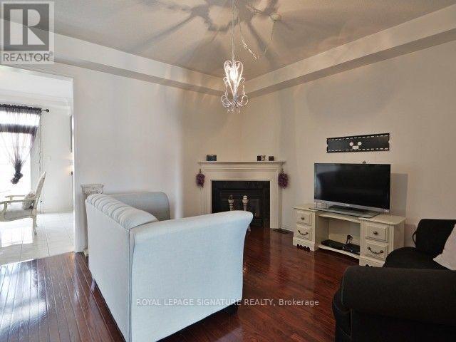 Row / Townhouse for Sale in 67 BRETON AVENUE|Mississauga (Hurontario), Ontario L4Z4K2 5