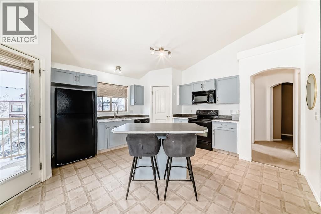 Row / Townhouse for Sale in 205, 27 Everridge Square SW|Calgary, Alberta T2Y5J7 5