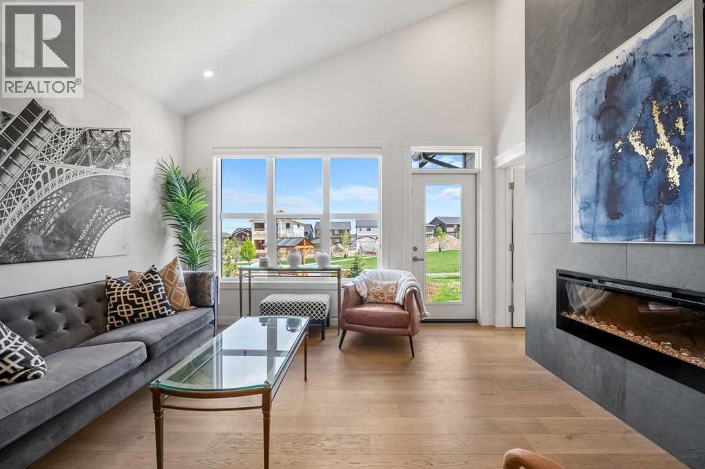 House for Sale in 218 Mitchell Heath NW|Calgary, Alberta T3R2G2 2