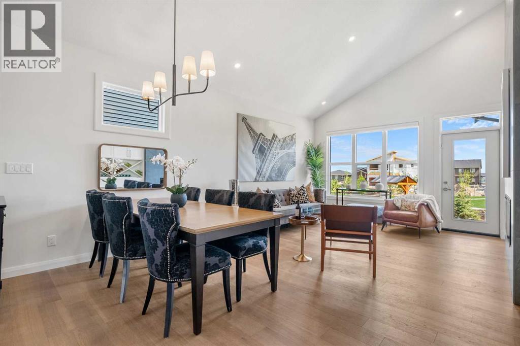 House for Sale in 218 Mitchell Heath NW|Calgary, Alberta T3R2G2 4