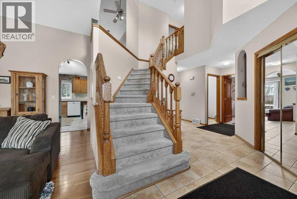 House for Sale in 108 Hawkstone Close NW|Calgary, Alberta T3G3P3 4