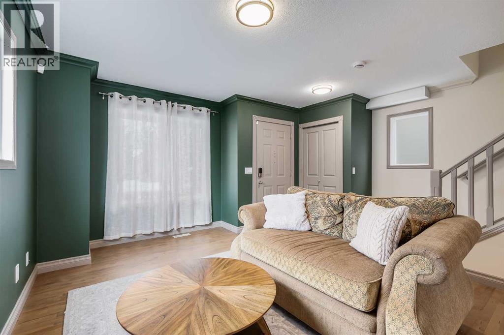 House for Sale in 2232 15A Street SE|Calgary, Alberta T2G3N1 4