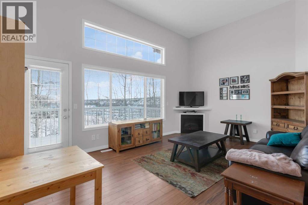 Row / Townhouse for Sale in 111 Hidden Creek Cove NW|Calgary, Alberta T3A6L8 4