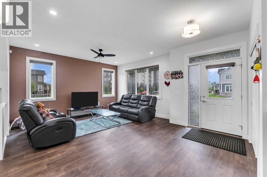 House for Sale in 111 Cityside Road NE|Calgary, Alberta T3N1E1 3