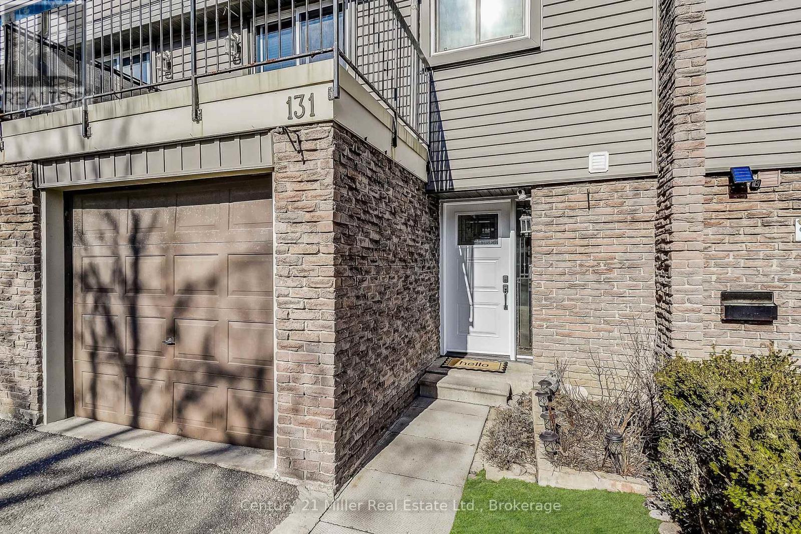 Row / Townhouse for Sale in 131 - 2315 BROMSGROVE ROAD|Mississauga (Clarkson), Ontario L5J4A6 2
