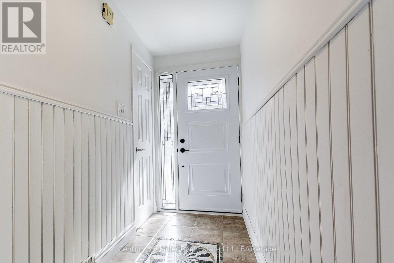 Row / Townhouse for Sale in 131 - 2315 BROMSGROVE ROAD|Mississauga (Clarkson), Ontario L5J4A6 3