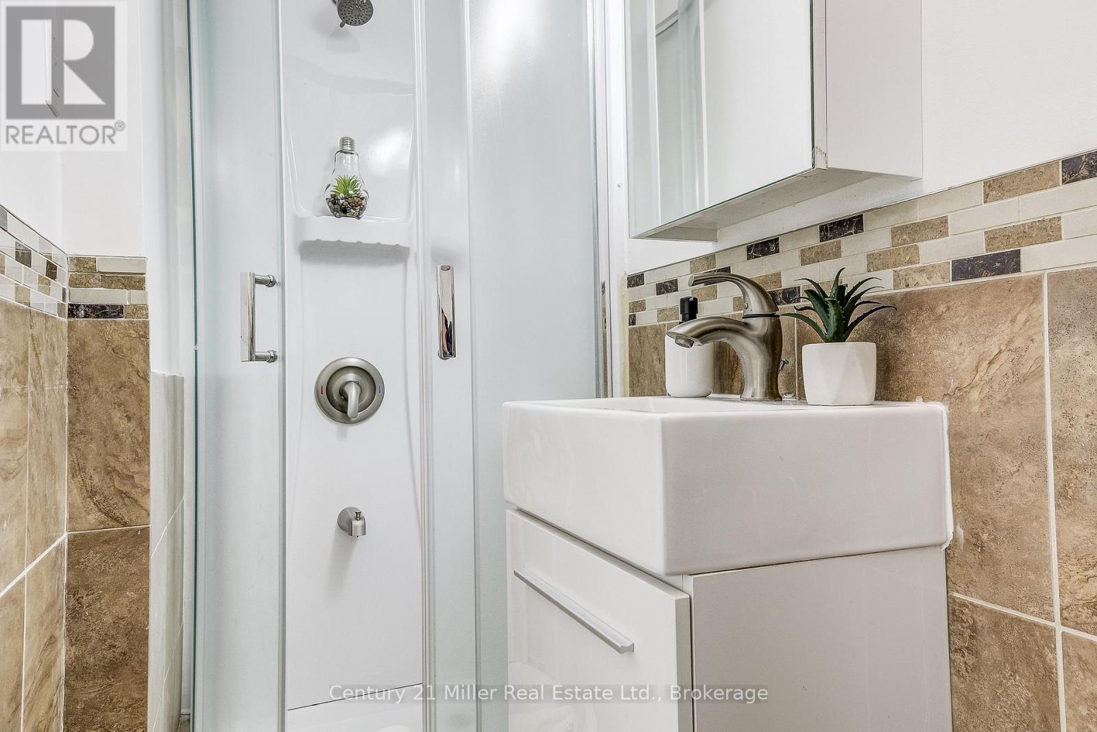 Row / Townhouse for Sale in 131 - 2315 BROMSGROVE ROAD|Mississauga (Clarkson), Ontario L5J4A6 4