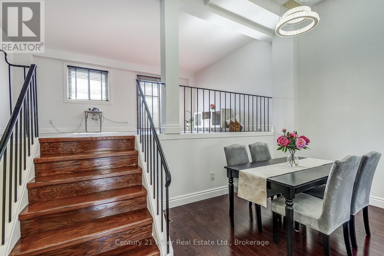 Row / Townhouse for Sale in 131 - 2315 BROMSGROVE ROAD|Mississauga (Clarkson), Ontario L5J4A6 5