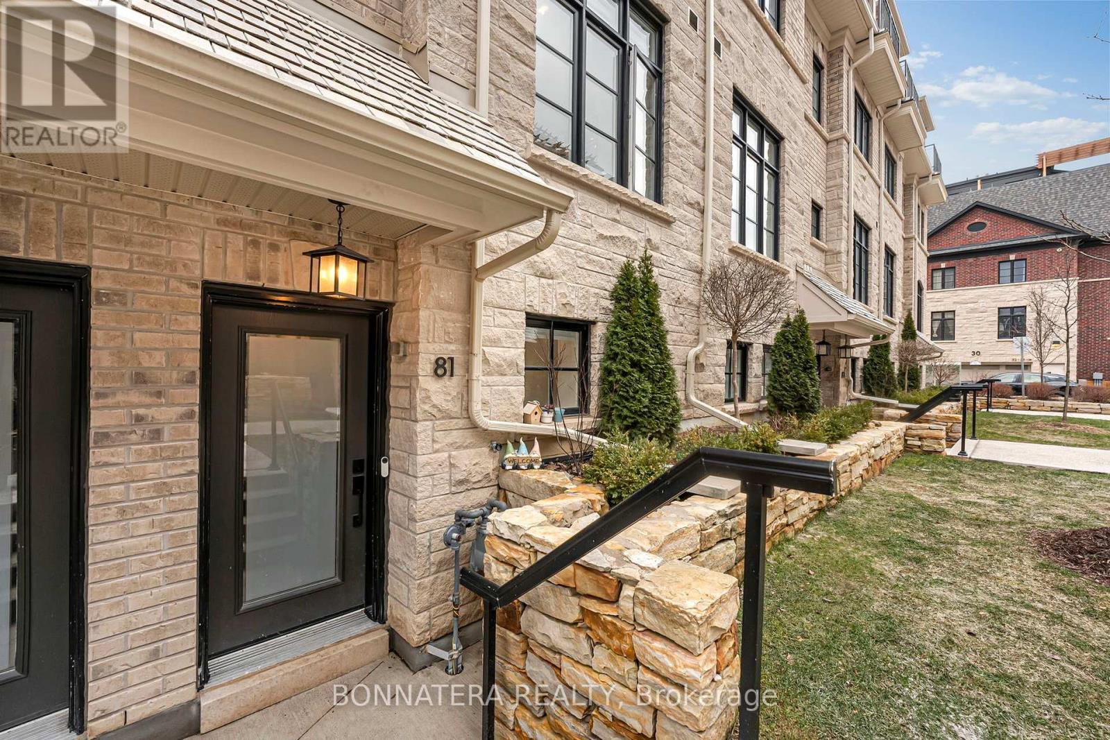 Row / Townhouse for Sale in 81 - 15 LUNAR CRESCENT|Mississauga (Streetsville), Ontario L5M2R6 3