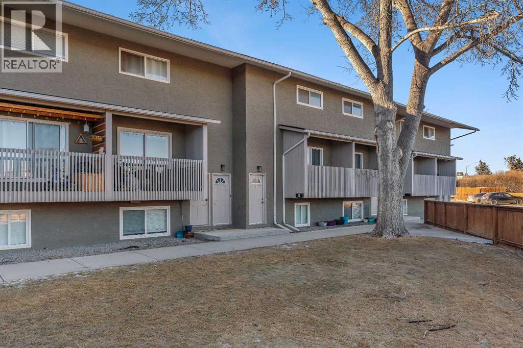 Row / Townhouse for Sale in 14, 8112 36 Avenue NW|Calgary, Alberta T3B3P3