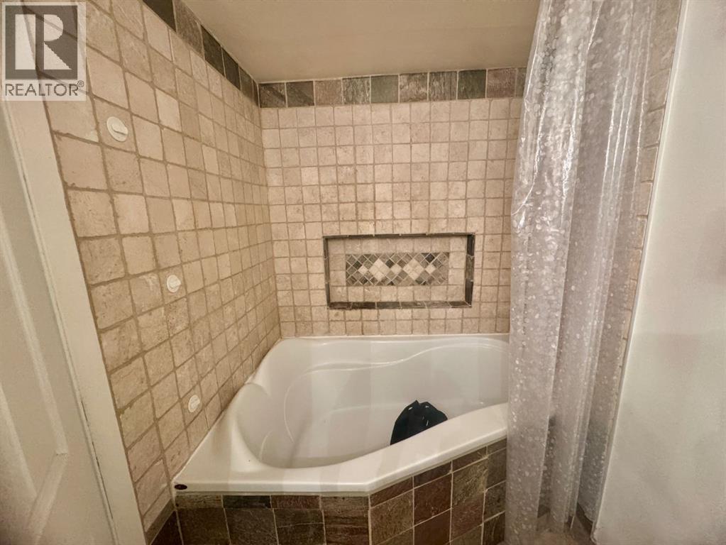 Apartment for Sale in 102, 4619 73 Street NW|Calgary, Alberta T3B2M3 5