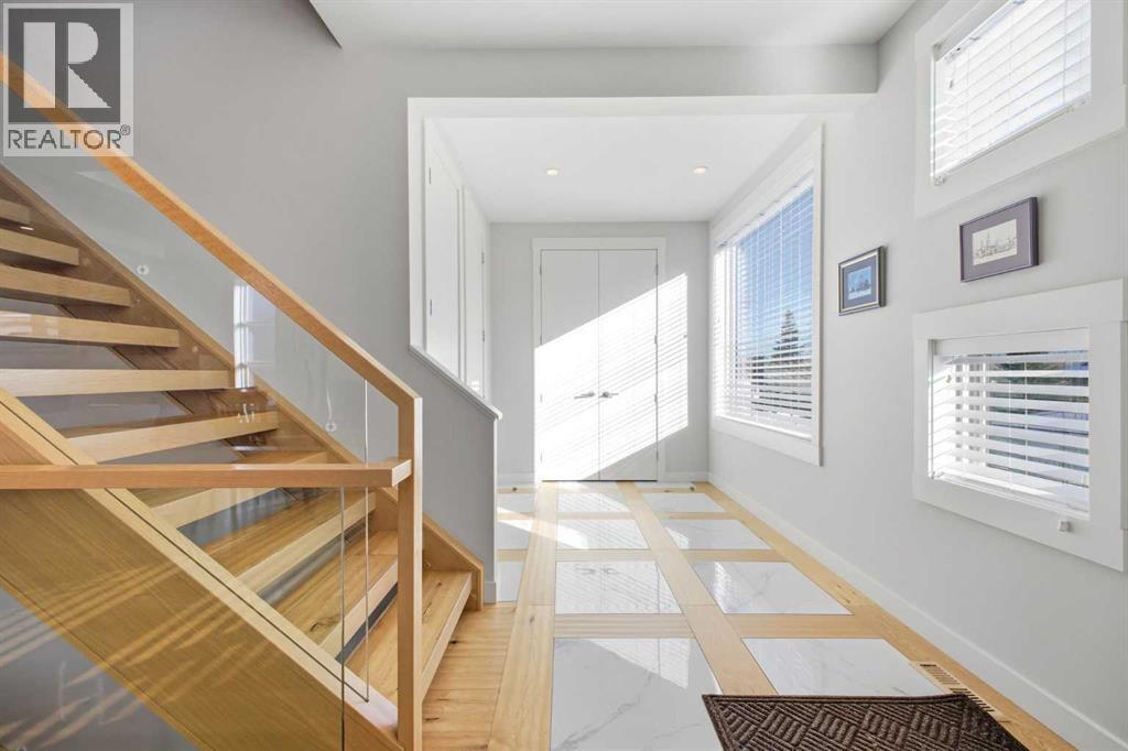 House for Sale in 932 5 Avenue NE|Calgary, Alberta T2E0L4 3