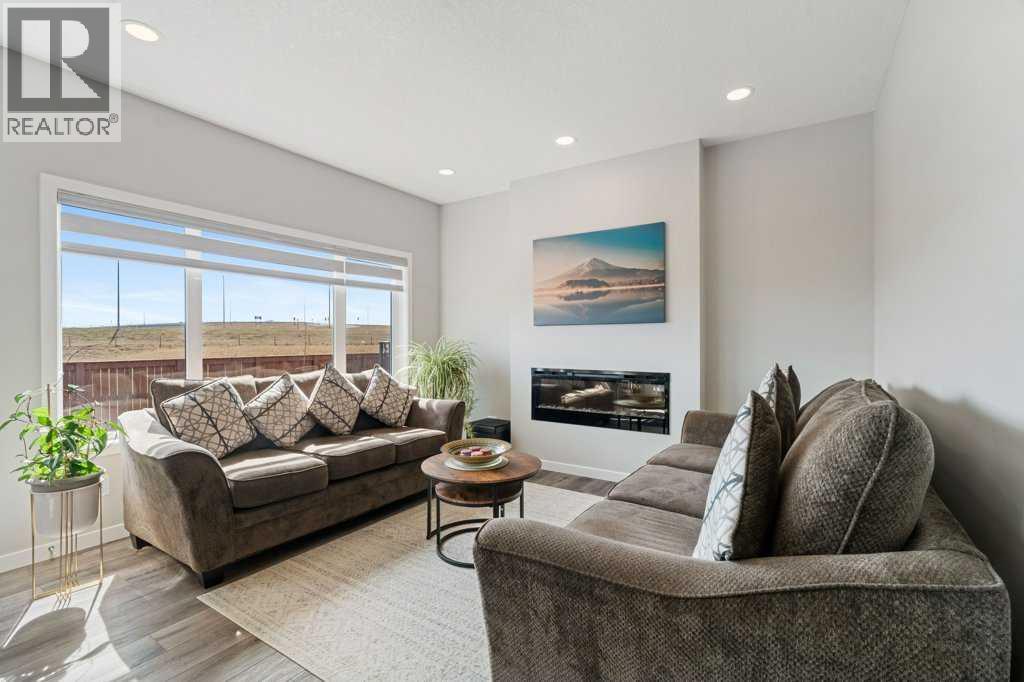 House for Sale in 234 Carringsby Way NW|Calgary, Alberta T3P1T5 3