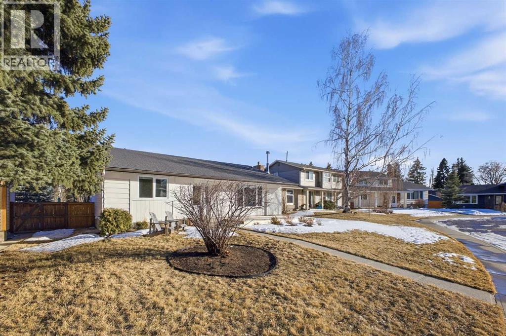 House for Sale in 36 Lake Adams Place SE|Calgary, Alberta T2J3S8 3