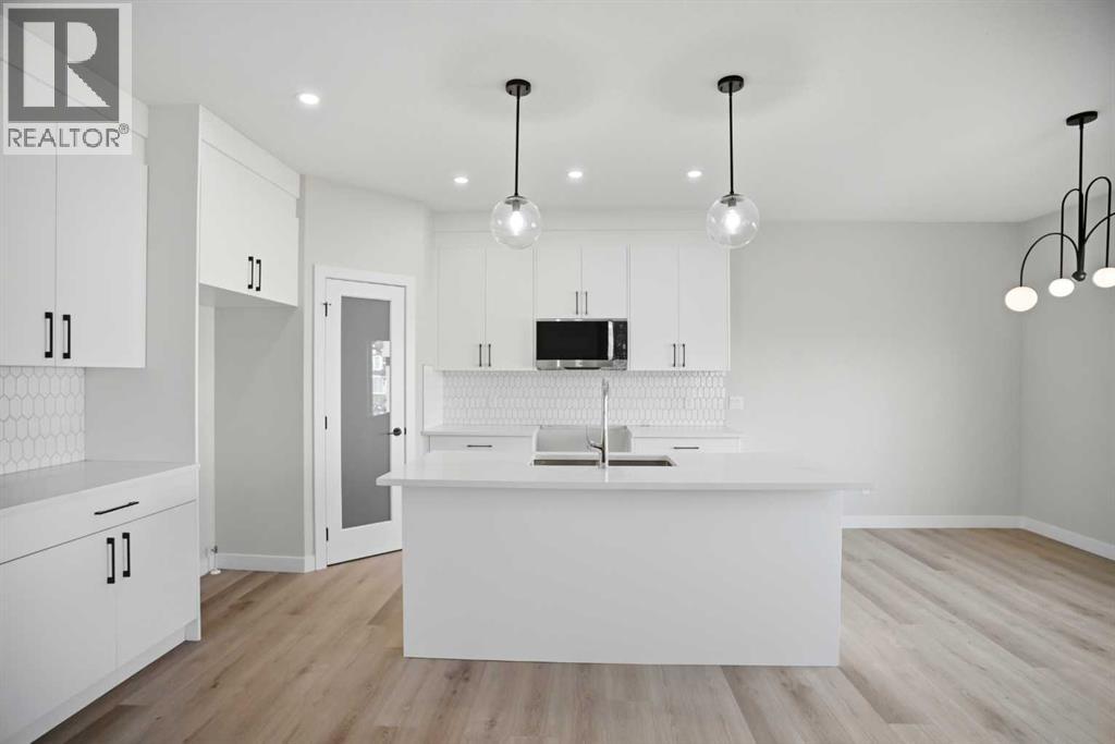 House for Sale in 109 Corner Glen Green NE|Calgary, Alberta T3N2P7 3