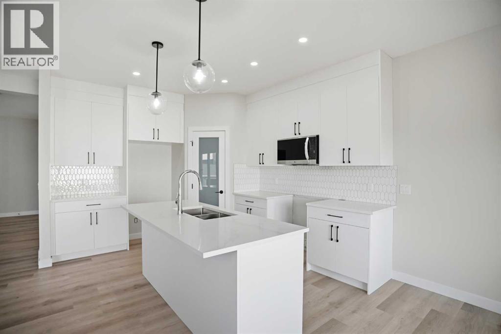 House for Sale in 109 Corner Glen Green NE|Calgary, Alberta T3N2P7 4