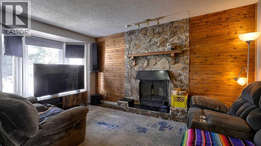 House for Sale in 35 Riverbirch Road SE|Calgary, Alberta T2C3M4 3