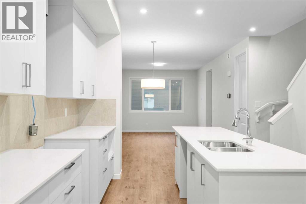 Duplex for Sale in 107 Royston Way NW|Calgary, Alberta T3L0M4 5