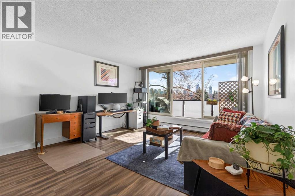 Apartment for Sale in 233, 1421 7 Avenue NW|Calgary, Alberta T2M3M5 2