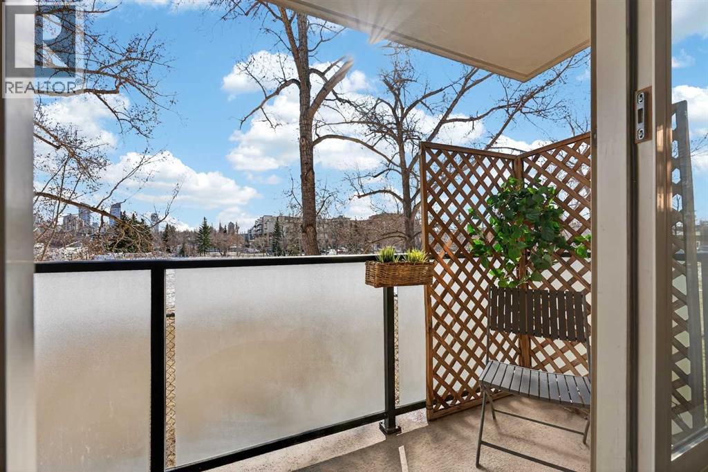 Apartment for Sale in 233, 1421 7 Avenue NW|Calgary, Alberta T2M3M5 5