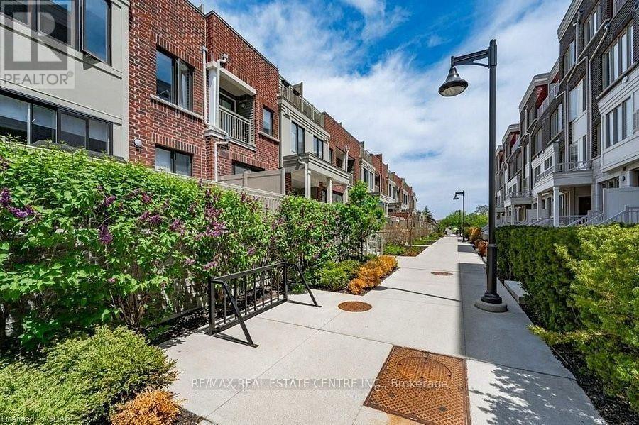 Row / Townhouse for Sale in 10 - 125 LONG BRANCH AVENUE|Toronto (Long Branch), Ontario M8W0A9 2