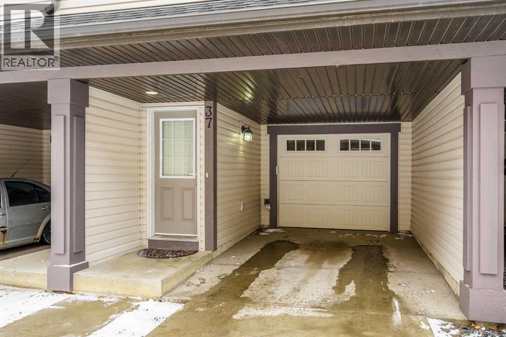 Row / Townhouse for Sale in 37 New Brighton Point SE|Calgary, Alberta T2Z1B6 3