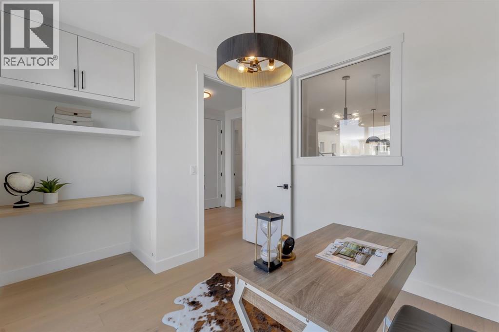 Duplex for Sale in 415 37 Avenue NW|Calgary, Alberta T2K0C6 4