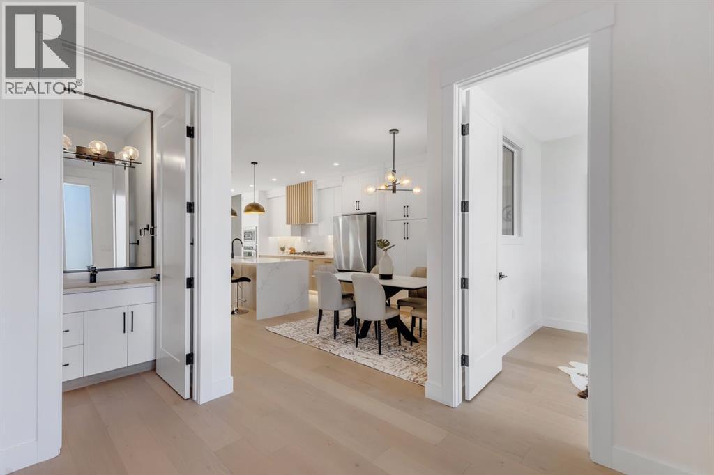 Duplex for Sale in 415 37 Avenue NW|Calgary, Alberta T2K0C6 3