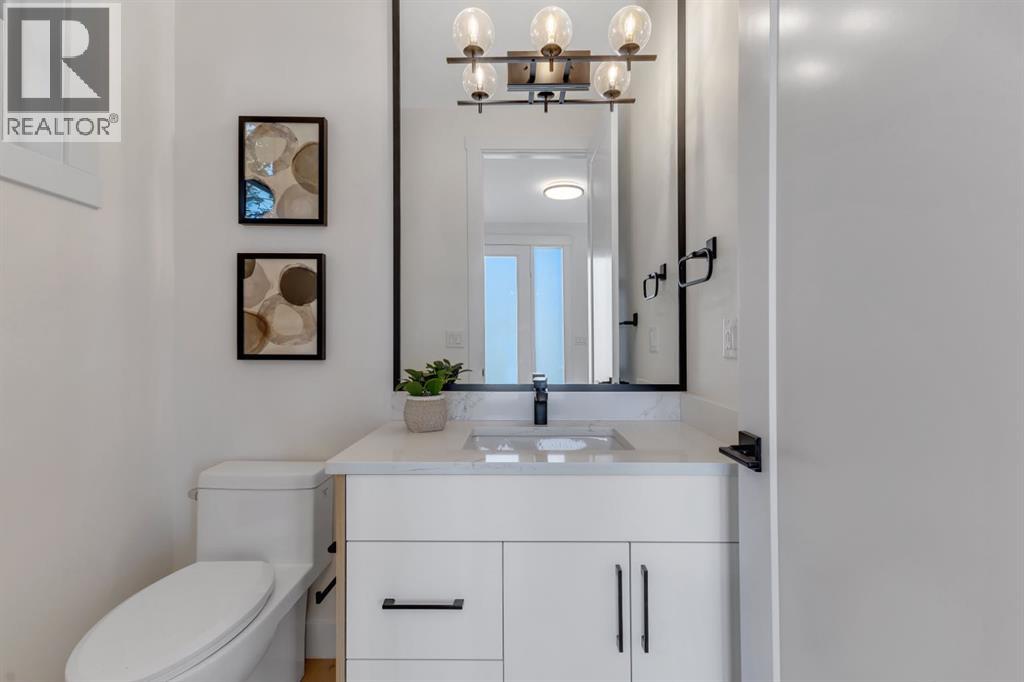 Duplex for Sale in 415 37 Avenue NW|Calgary, Alberta T2K0C6 5