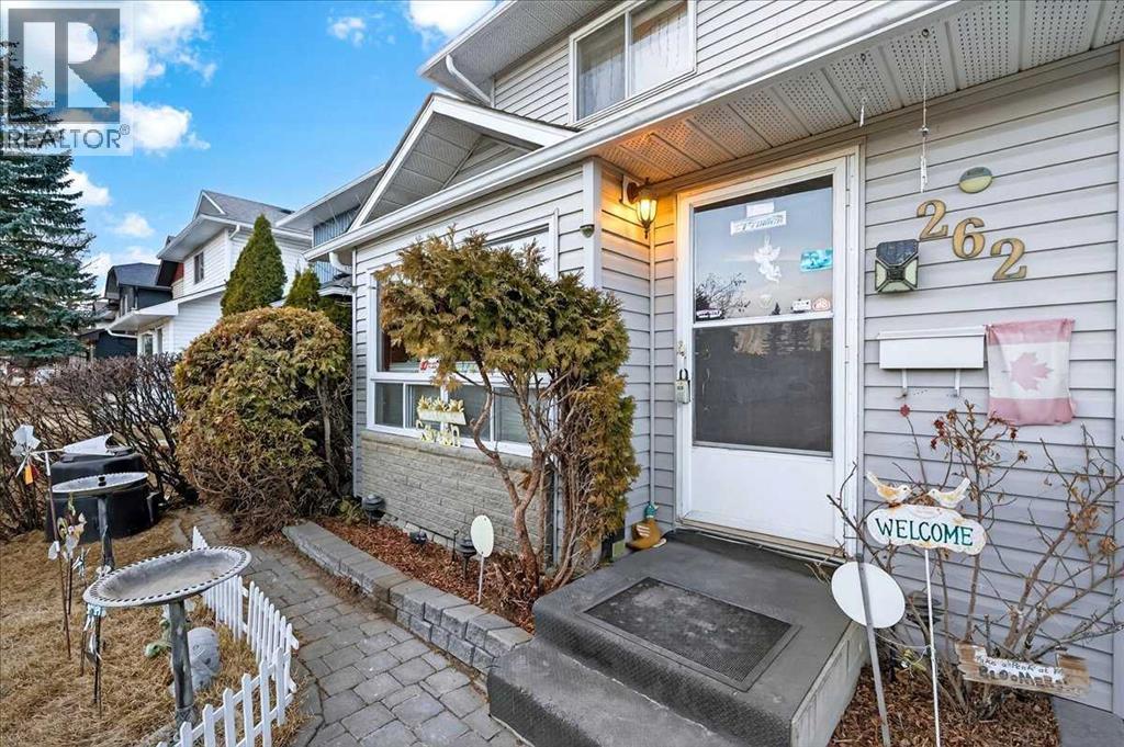 House for Sale in 262 Martindale Boulevard NE|Calgary, Alberta T3J3C8 3