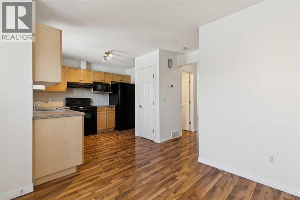 Row / Townhouse for Sale in 114 Royal Birch Villas NW|Calgary, Alberta T3G5V2 3