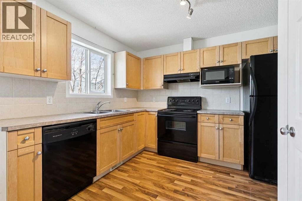 Row / Townhouse for Sale in 114 Royal Birch Villas NW|Calgary, Alberta T3G5V2 4