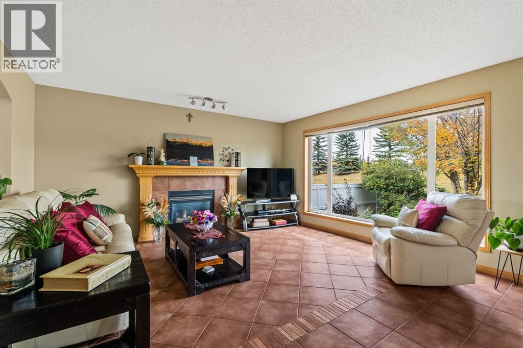 House for Sale in 120 Simcoe Close SW|Calgary, Alberta T3H4N3 3