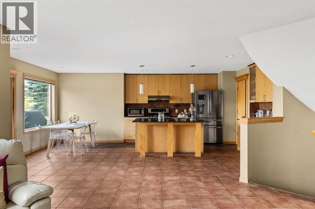 House for Sale in 120 Simcoe Close SW|Calgary, Alberta T3H4N3 5