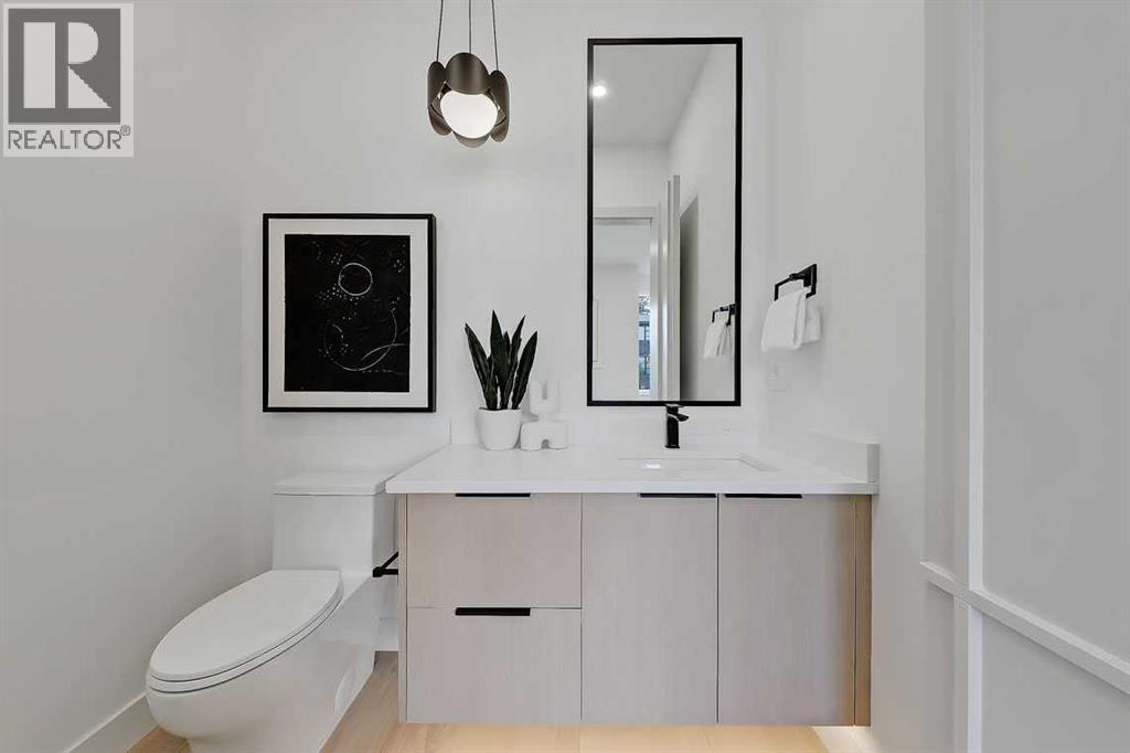 Duplex for Sale in 2216 35 Street SW|Calgary, Alberta T3E2X8 4