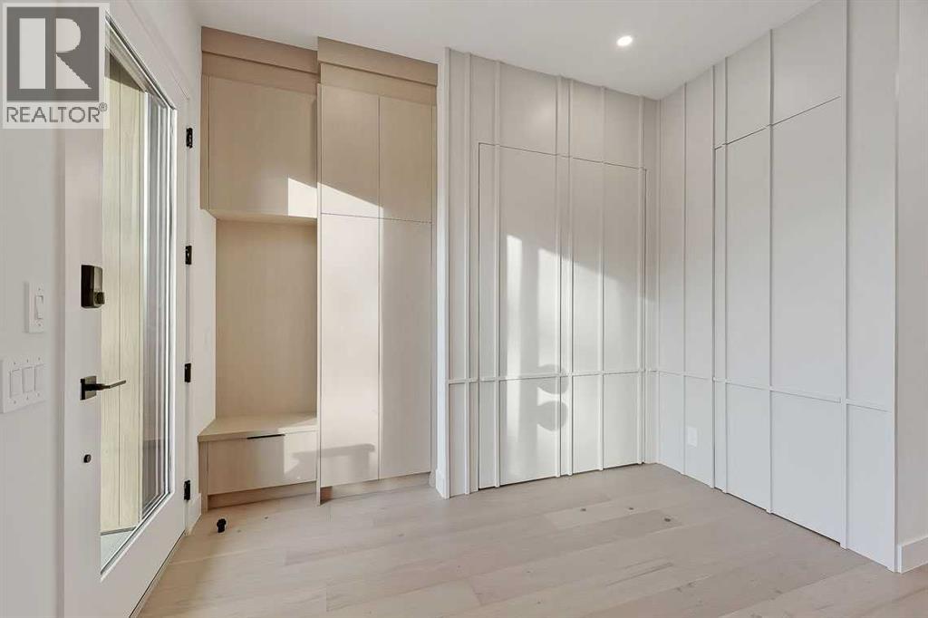 Duplex for Sale in 2216 35 Street SW|Calgary, Alberta T3E2X8 3