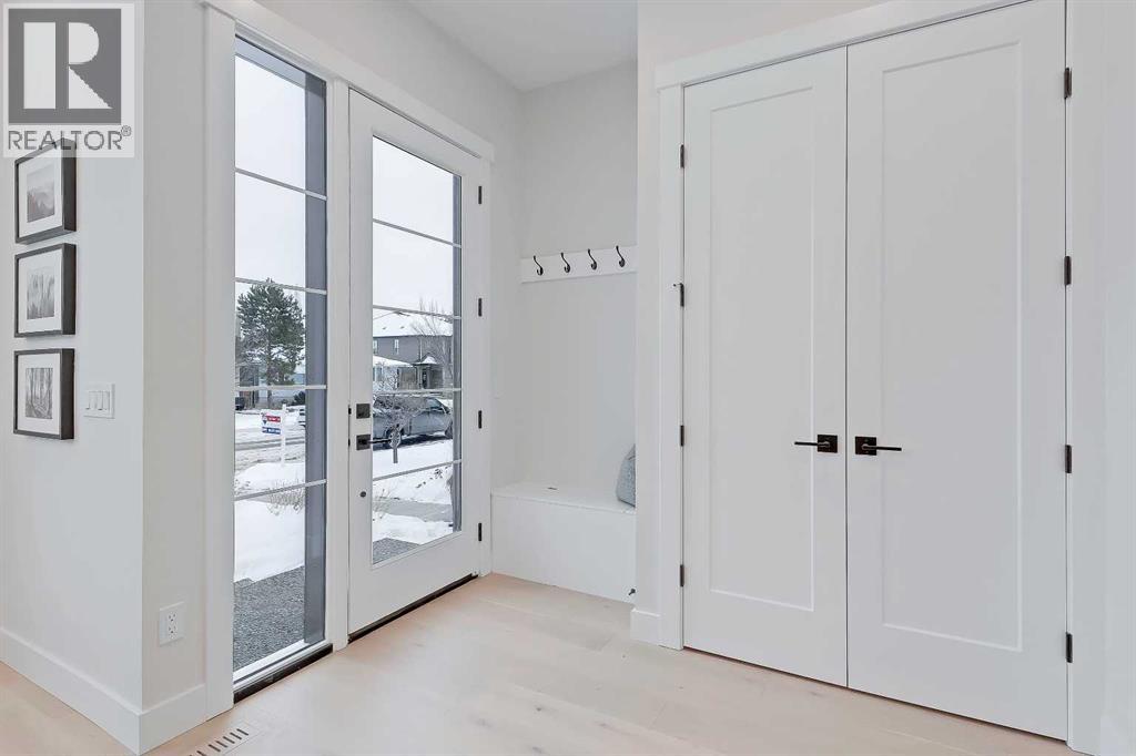 Duplex for Sale in 2809 25A Street SW|Calgary, Alberta T3E1Z5 2