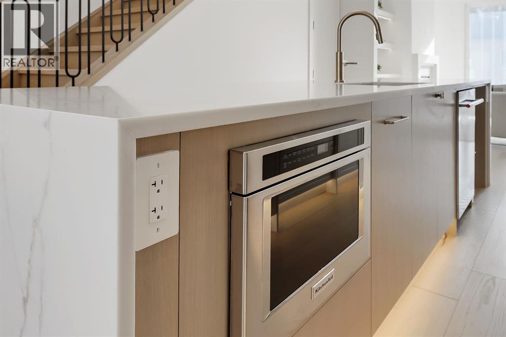 Duplex for Sale in 417 22 Avenue NW|Calgary, Alberta T2M1N4 4