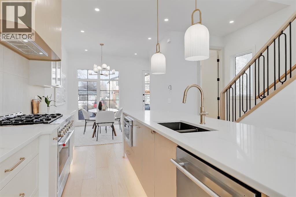 Duplex for Sale in 417 22 Avenue NW|Calgary, Alberta T2M1N4 5